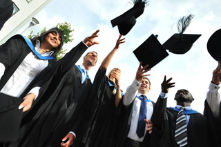 Illustration for article titled Purchasing a degree and diploma certificate